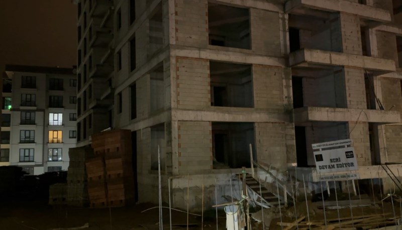 16 Yaşındaki Feyza’dan Acı Haber: Saatlerdir Aranıyordu, Boş Binanın Önünde Ölü Bulundu!