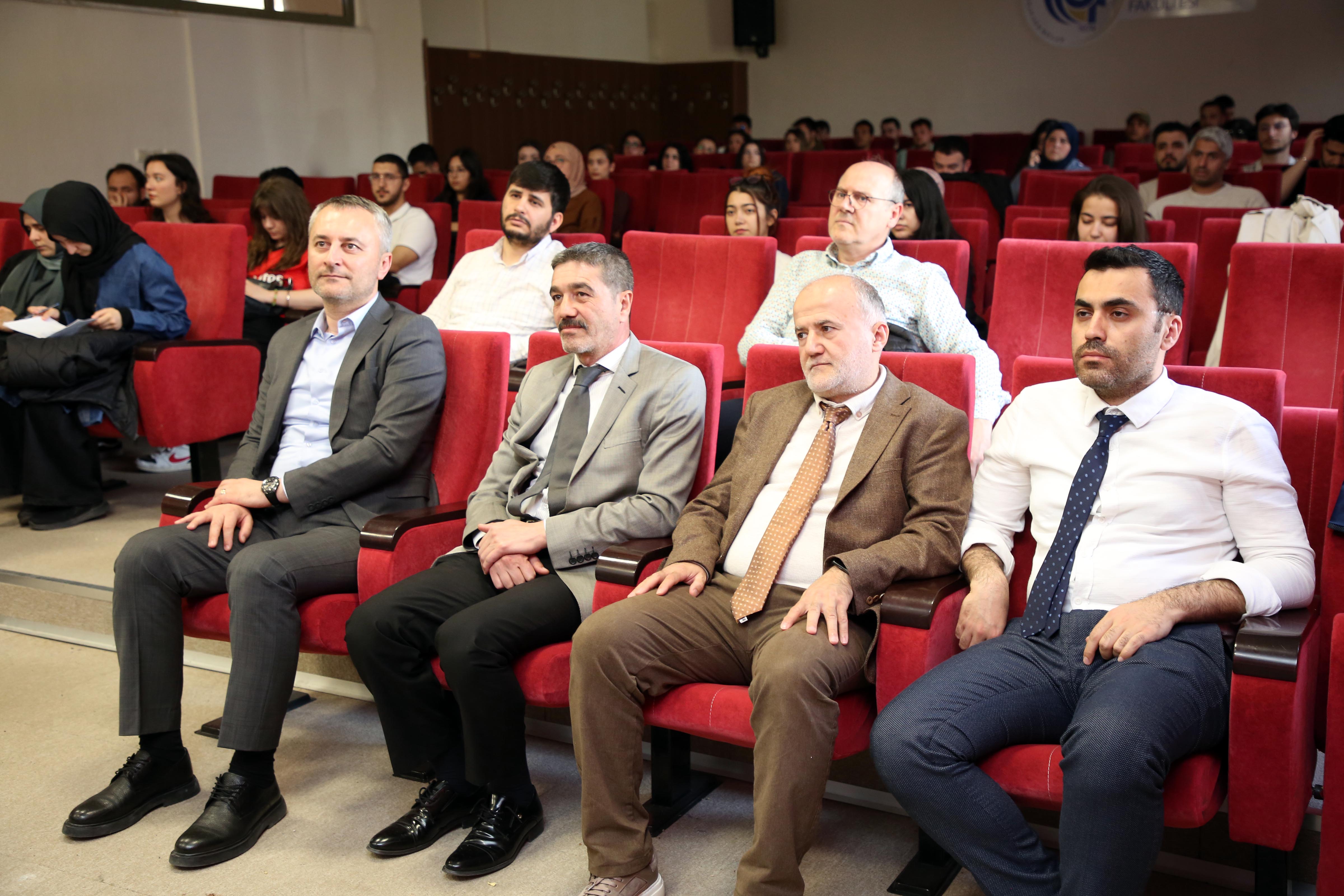 İİBF’de Yurt Dışında Lisansüstü Eğitim Programları Tanıtıldı