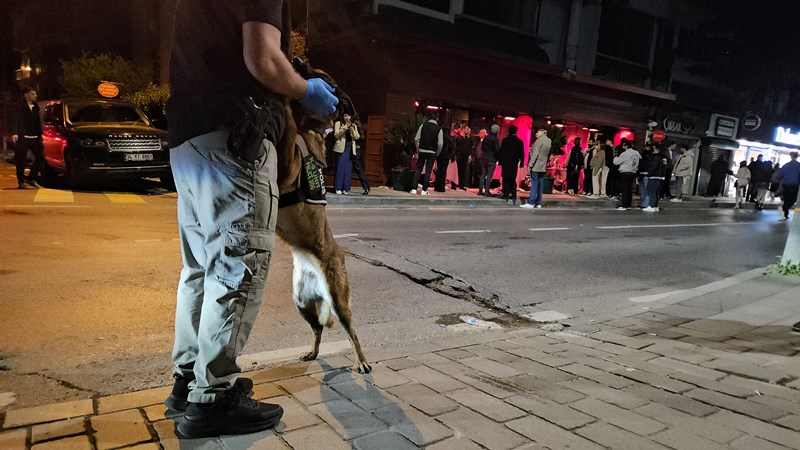 2 Eğlence Mekânında Uyuşturucu Ve Fuhuş Operasyonu!