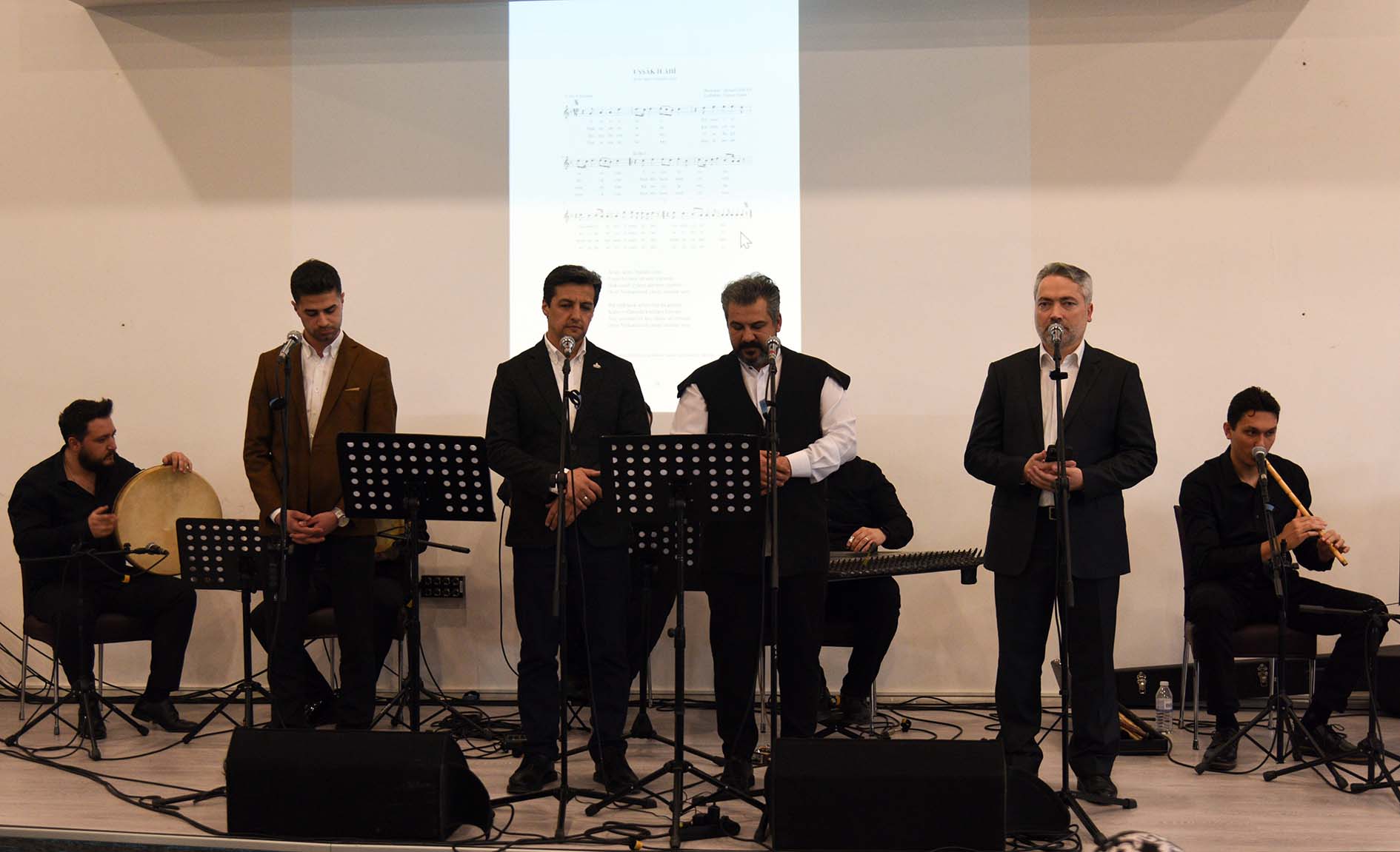 Devlet Sanatçısı Özhan, “Gerçek Ne ve Nerede?” Konulu Söyleşi Gerçekleştirdi