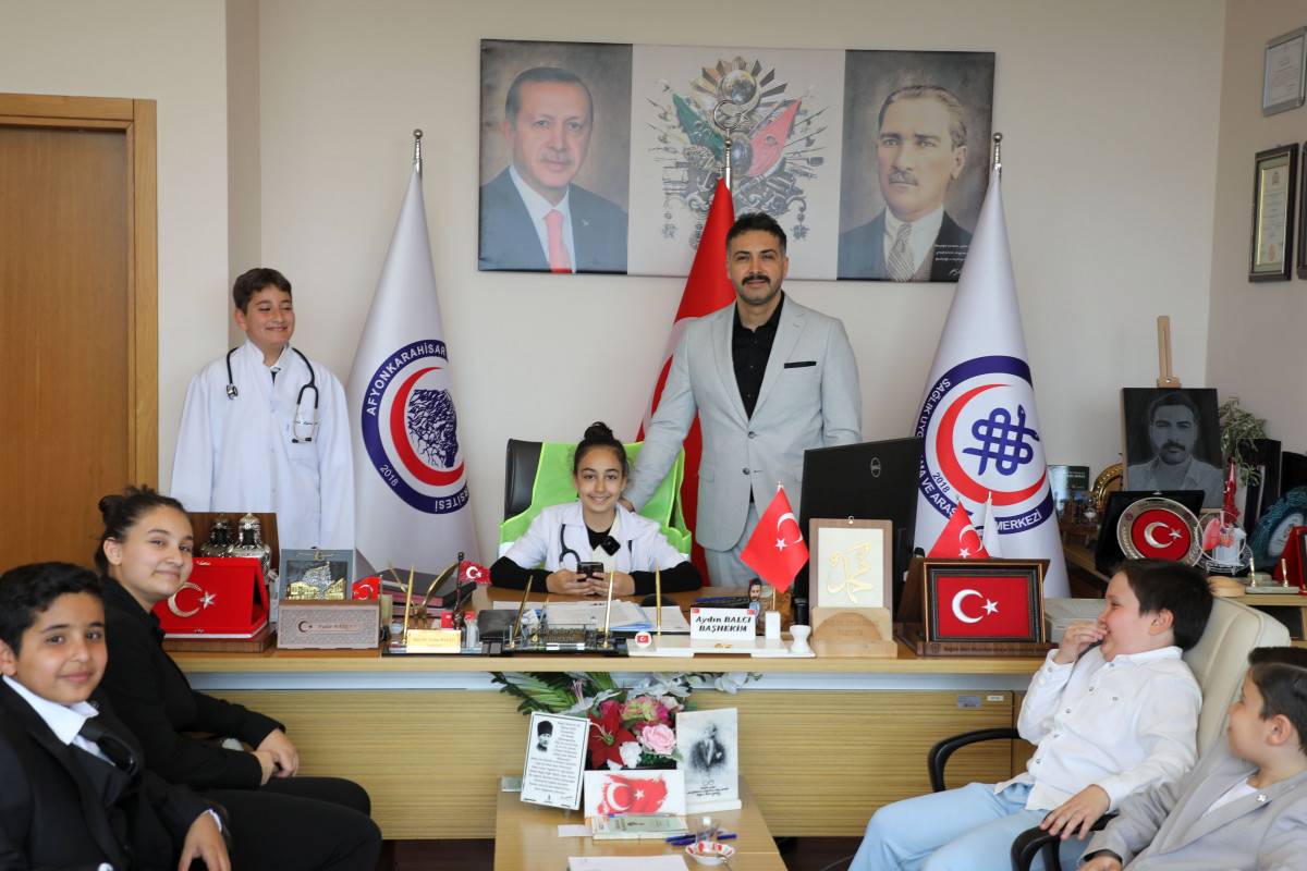 Çocuk Kulübü Öğrencilerinden AFSÜ'ye 23 Nisan Ziyareti