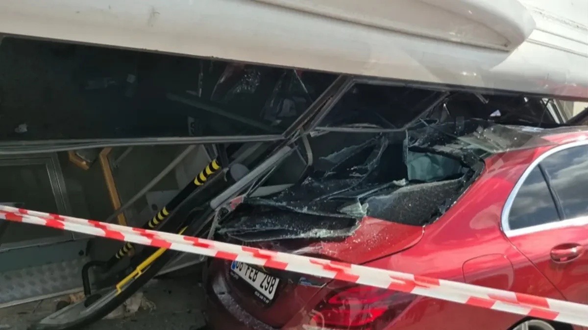 Bartın’da Feci Kaza: Halk Otobüsü Otomobilin Üzerine Devrildi