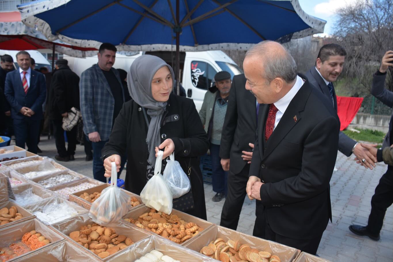 MHP Heyetinden Özburun’da Çıkartma: Esnaf ve Vatandaşla Buluştular
