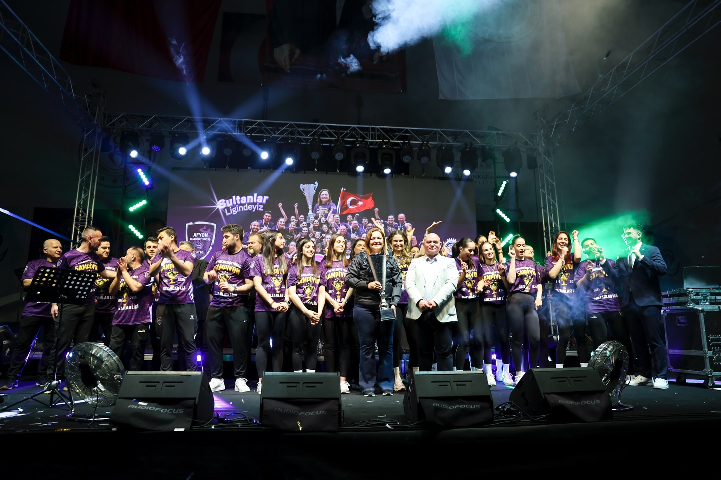 Afyon’un Sultanları Kürsüde: Şampiyonluk Kupası Havaya Kalktı