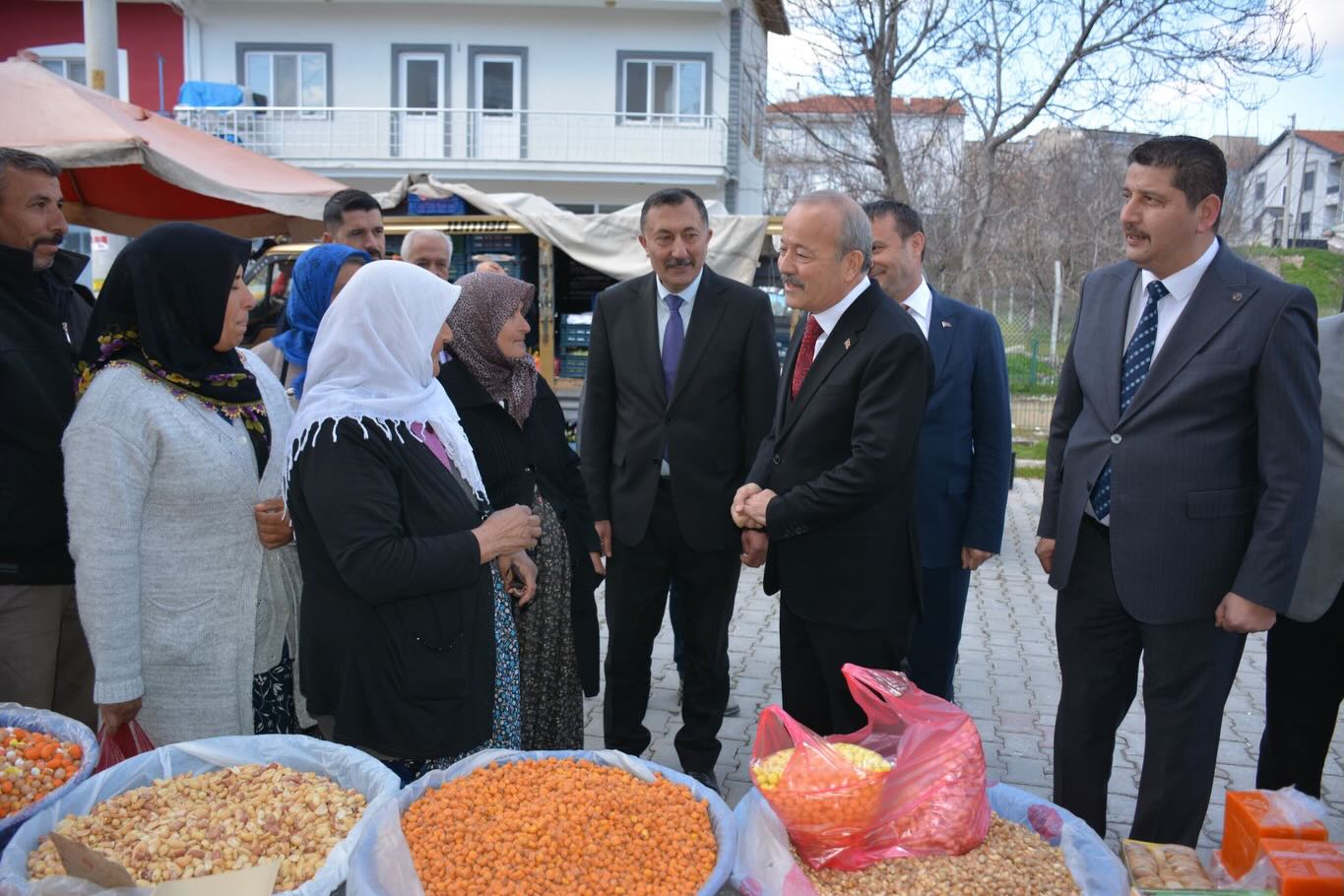 MHP Heyetinden Özburun’da Çıkartma: Esnaf ve Vatandaşla Buluştular