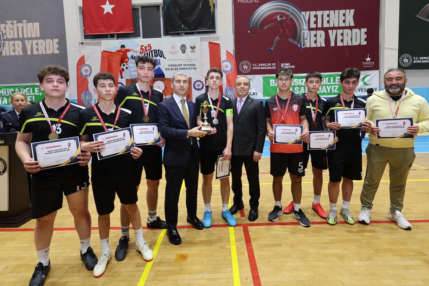 Afyonkarahisar’da “Gençler Sporda Gelecek Emniyette” Turnuvası Sona Erdi