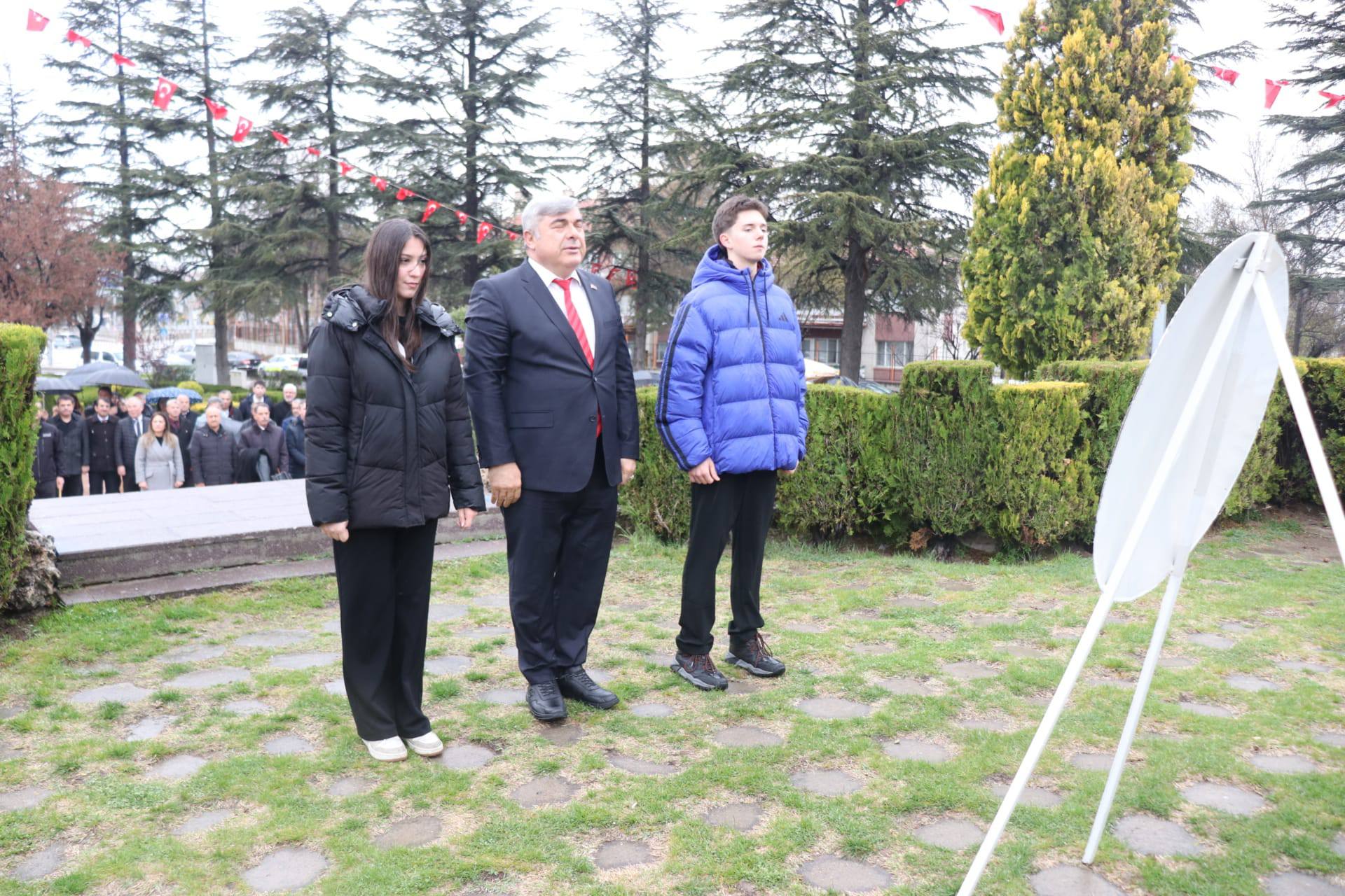 Afyonkarahisar'da 23 Nisan Kutlamaları Çelenk Sunma Töreniyle Başladı