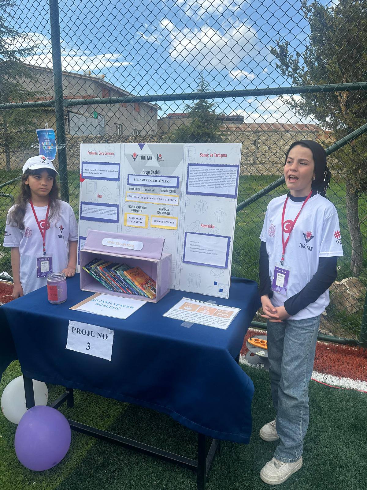 Afyonkarahisar'da Genç Mucitler Sahneye Çıktı: TÜBİTAK 4006 Bilim Fuarları Sürüyor