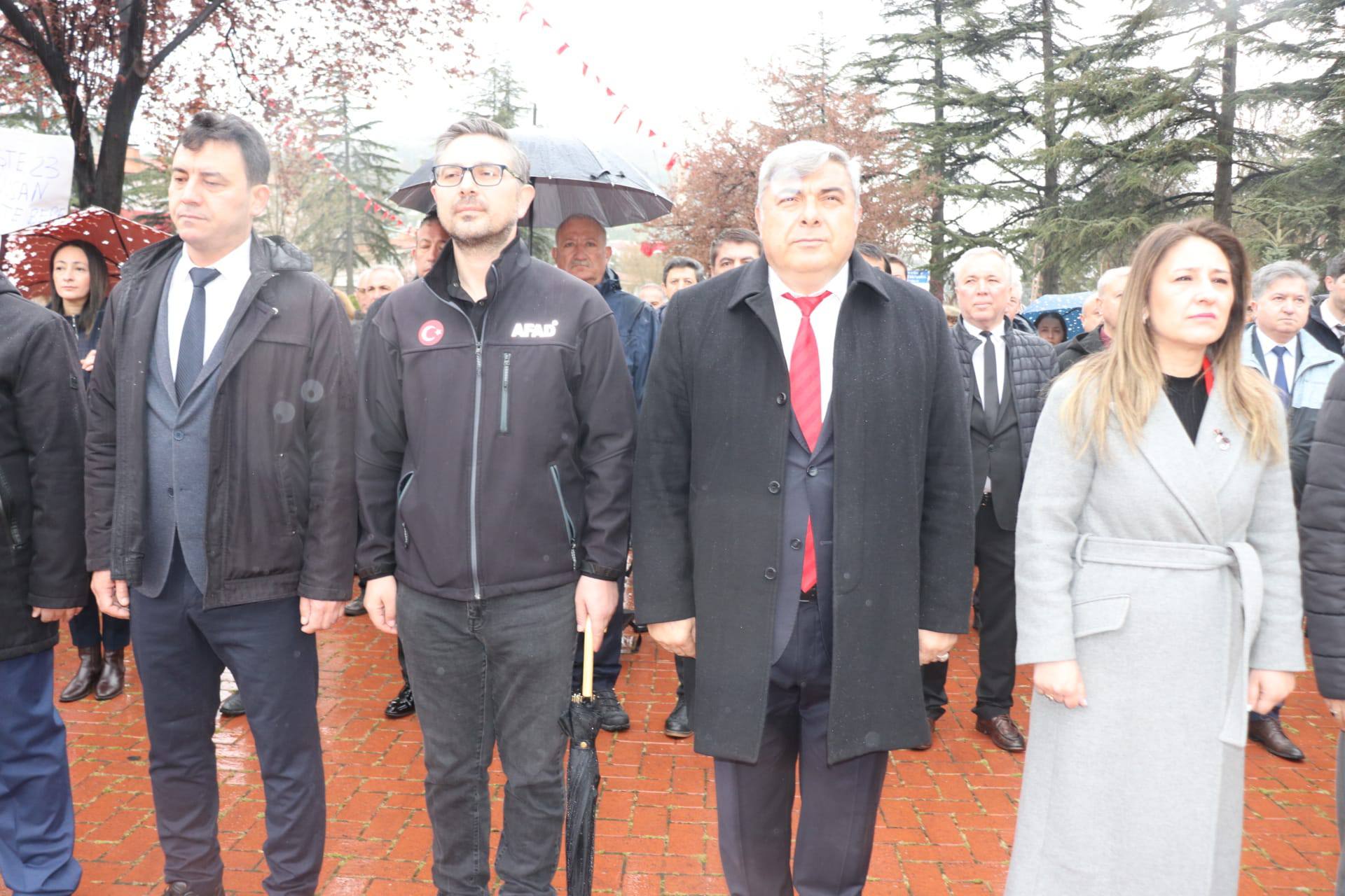 Afyonkarahisar'da 23 Nisan Kutlamaları Çelenk Sunma Töreniyle Başladı