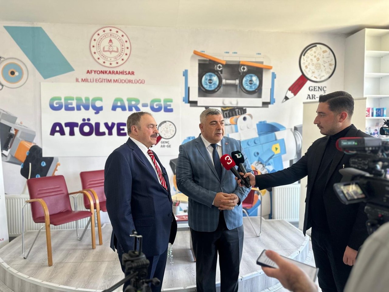 Eski Bakan Eroğlu ve Müdür Sünnetci Genç Ar-Ge projesinde buluştu