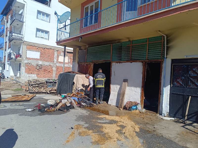 Sandıklı'da Depo’da Yangın!