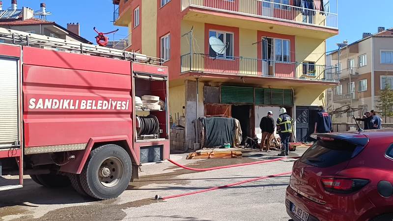 Sandıklı'da Depo’da Yangın!