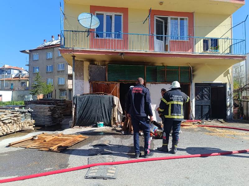 Sandıklı'da Depo’da Yangın!