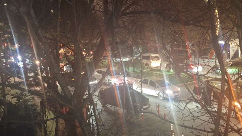 Afyon Sokaklarda: Milli Zaferle Gelen Coşku Geceyi Aydınlattı!