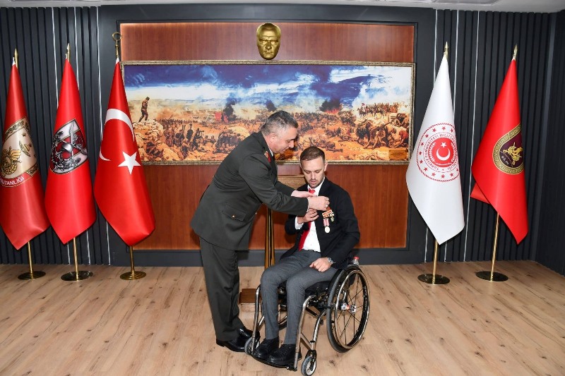 Afyon’da 2 Gaziye “Malul Gazi” Rozeti Takıldı