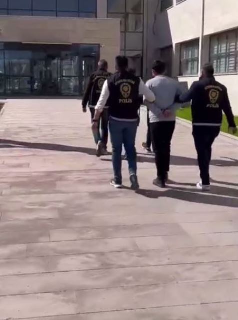 Afyon’da 4 Adrese Şafak Baskını!