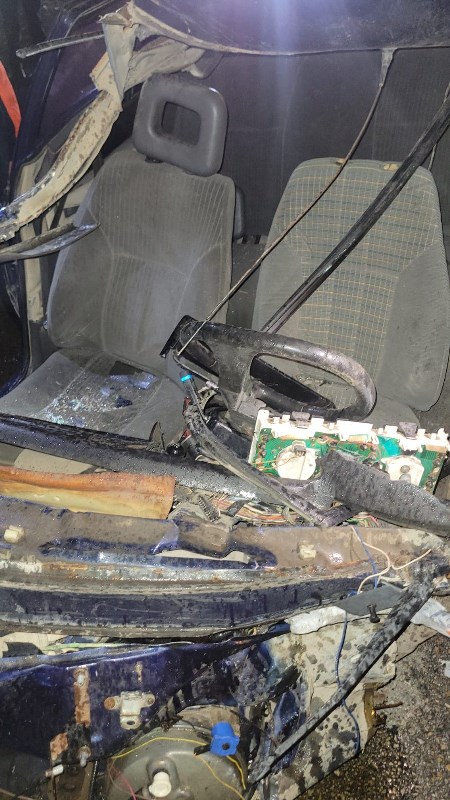 Afyon’da Köprü Bariyeri Ölüm Kapanı Oldu: Otomobil Ok Gibi Saplandı!