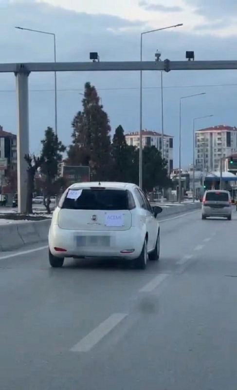 Afyon’da Sürücünün İlginç Yöntemi Gülümsetti