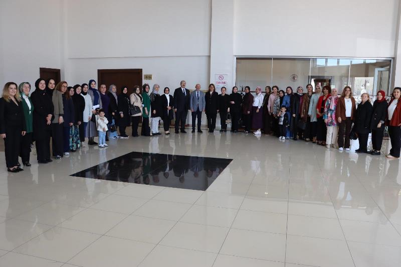 AK Parti Kadın Kollarından İl Genel Meclisi’ne "Hayırlı Olsun" Ziyareti