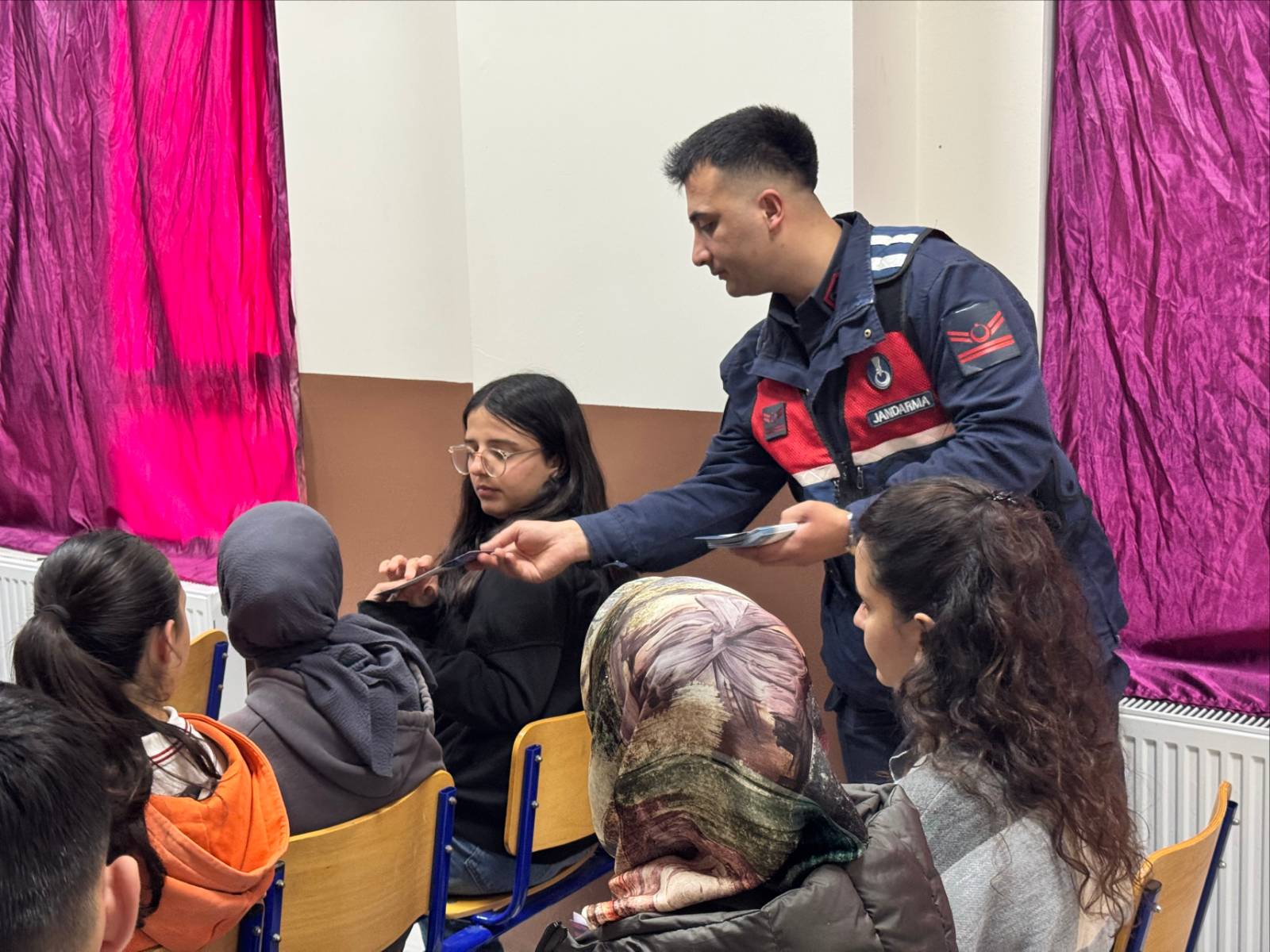 Jandarmadan Öğrenci ve Öğretmenlere Siber Güvenlik Eğitimi