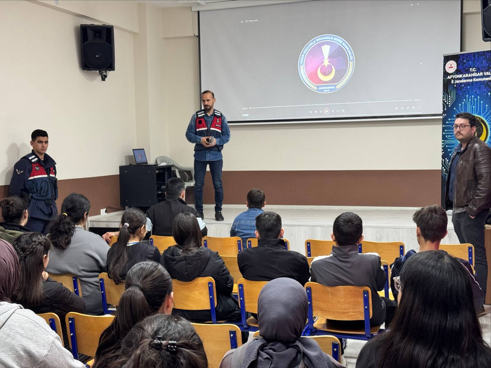 Jandarmadan Öğrenci ve Öğretmenlere Siber Güvenlik Eğitimi