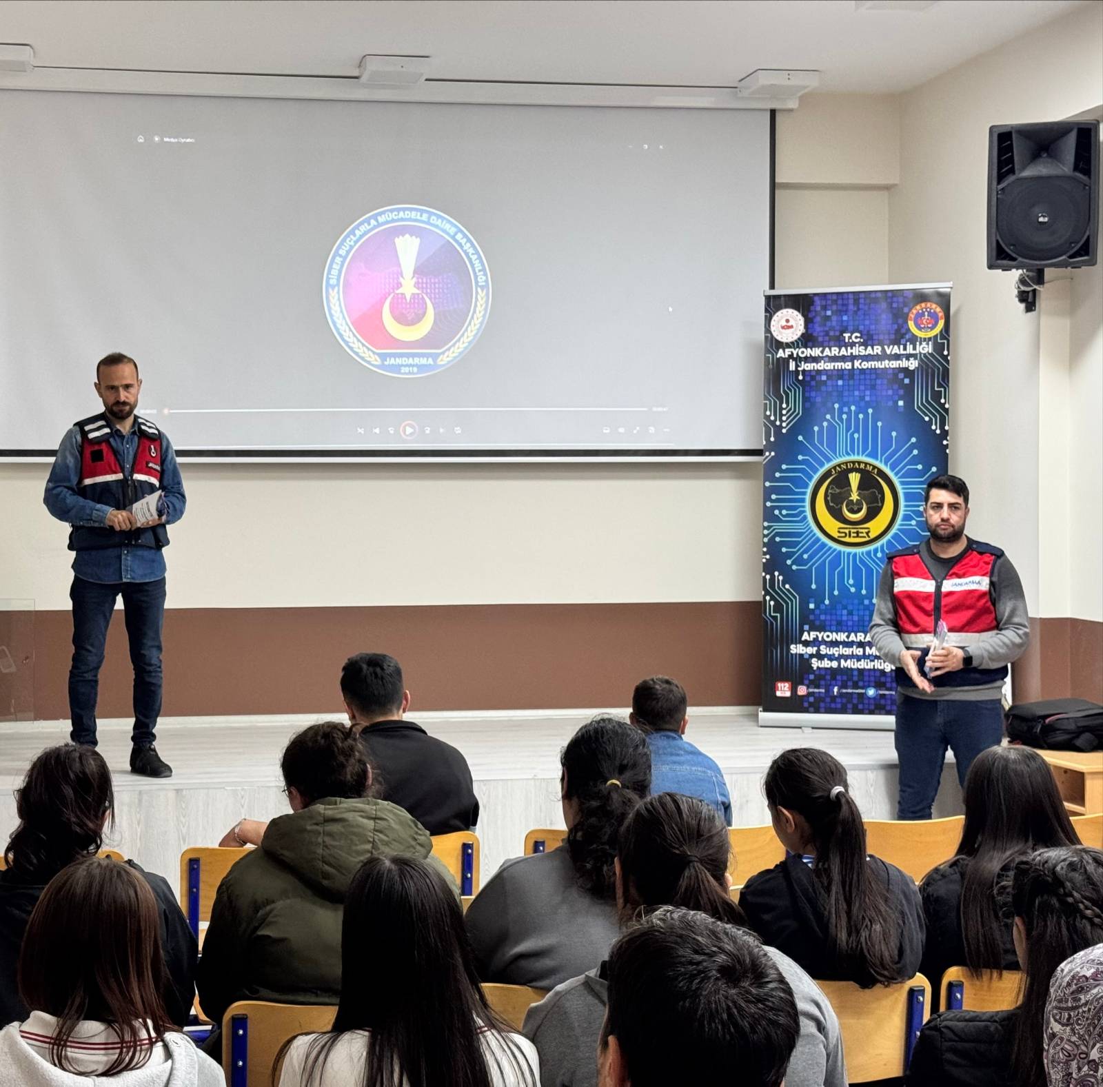 Jandarmadan Öğrenci ve Öğretmenlere Siber Güvenlik Eğitimi