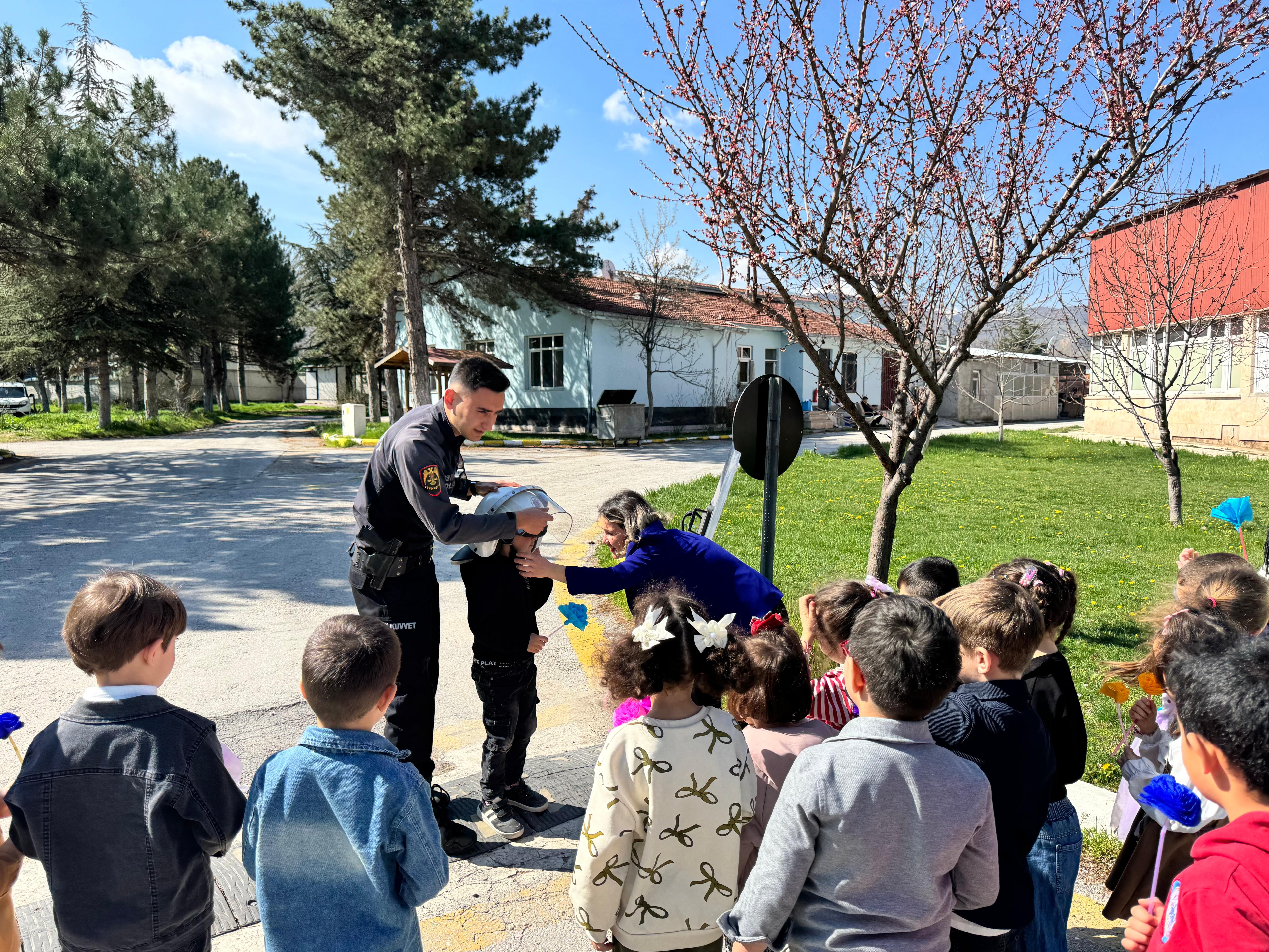 Türk Polis Teşkilatının 181. Yılında Miniklerden Anlamlı Ziyaret