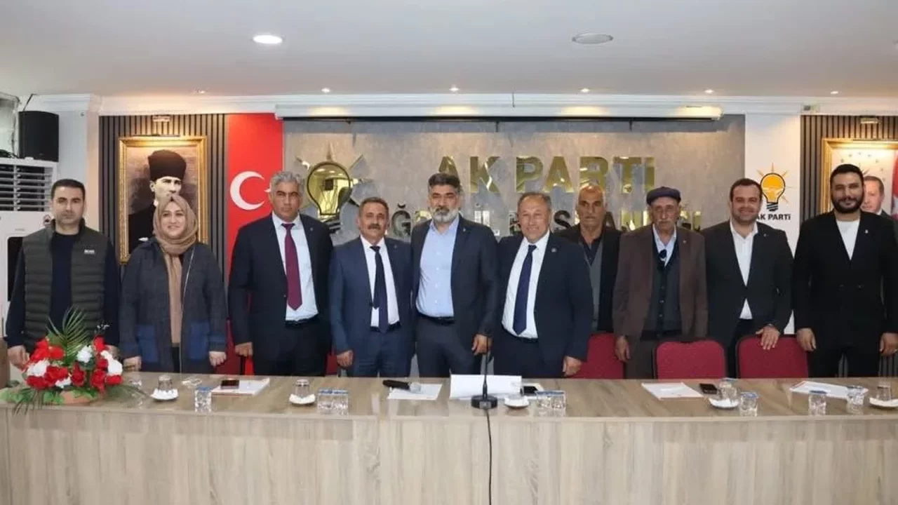 DEM Partili Meclis Üyesi Ahmet Özdemir AK Parti’ye Katıldı