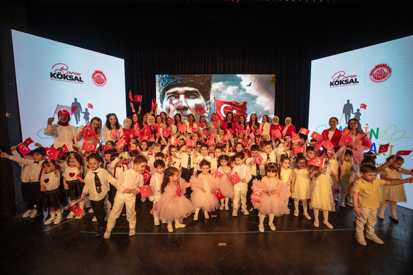 Başkan Köksal, 23 Nisan Coşkusunu Çocuklarla Paylaştı