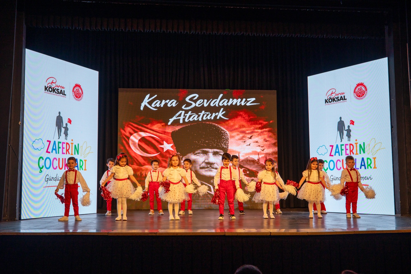 Başkan Köksal, 23 Nisan Coşkusunu Çocuklarla Paylaştı