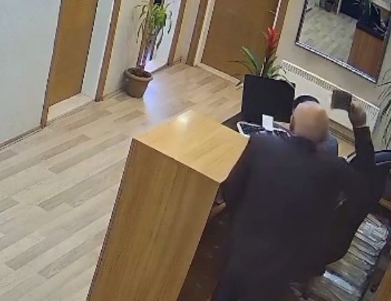 Belediye Personeline Satırla Saldırdı!