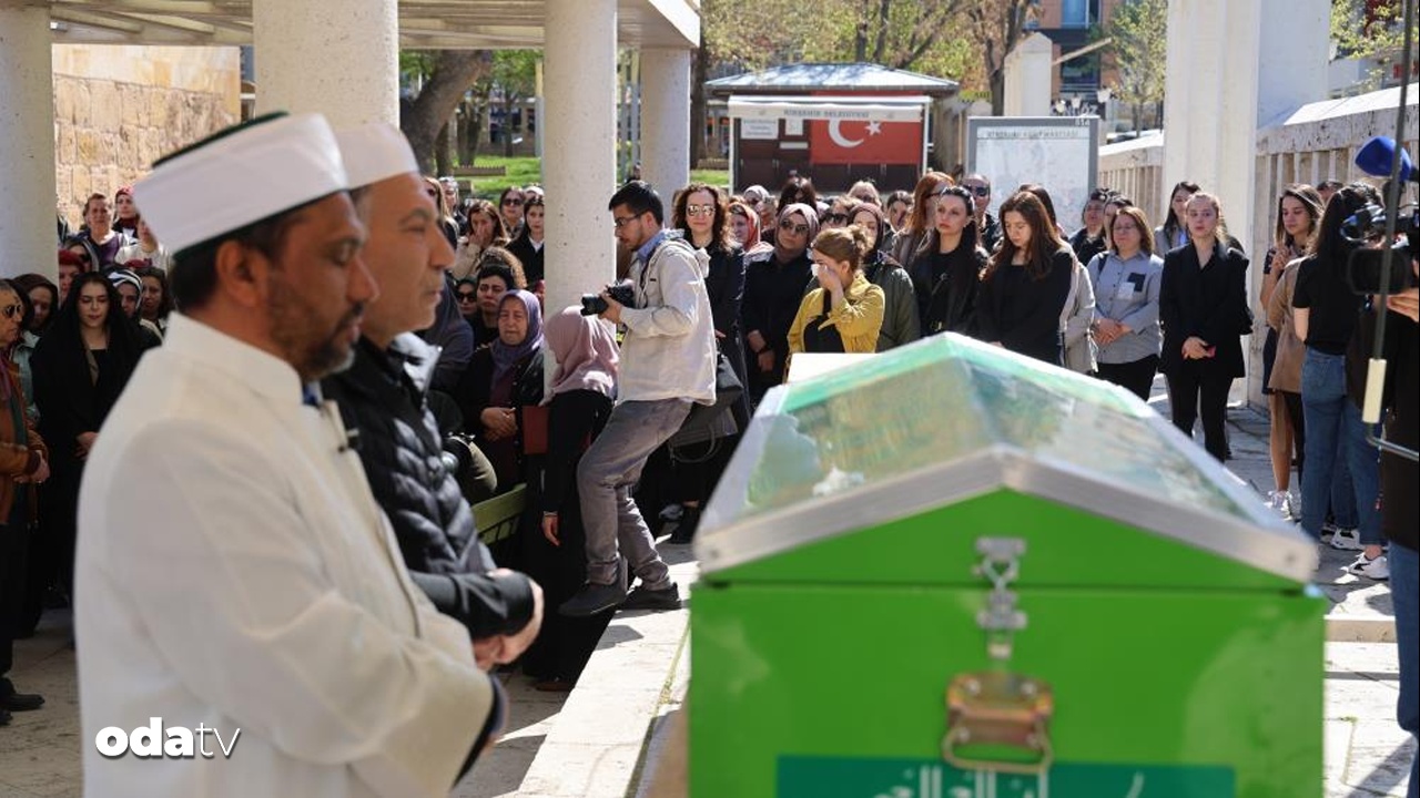 Kırşehir’de Acı Olay: Nefes Borusuna Çilek Kaçan 2,5 Yaşındaki Çocuk Hayatını Kaybetti