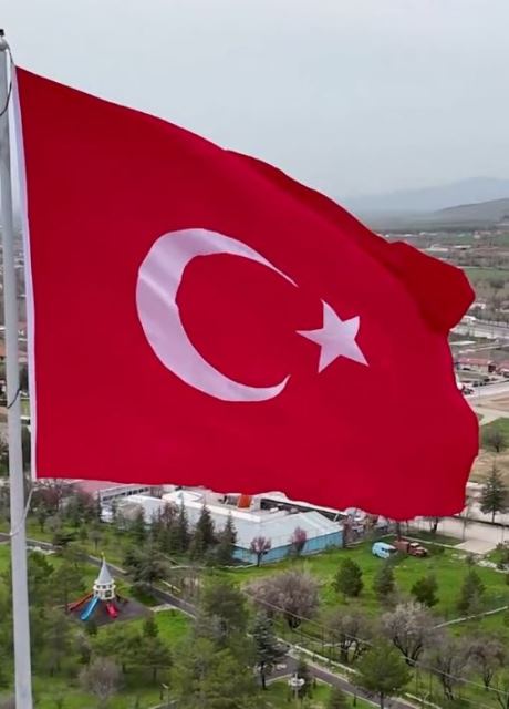 Bolvadin Semalarında Dev Türk Bayrağı Dalgalanıyor