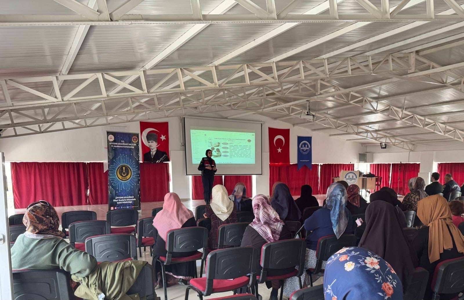 Afyonkarahisar Jandarmasından Evciler’de Çifte Eğitim