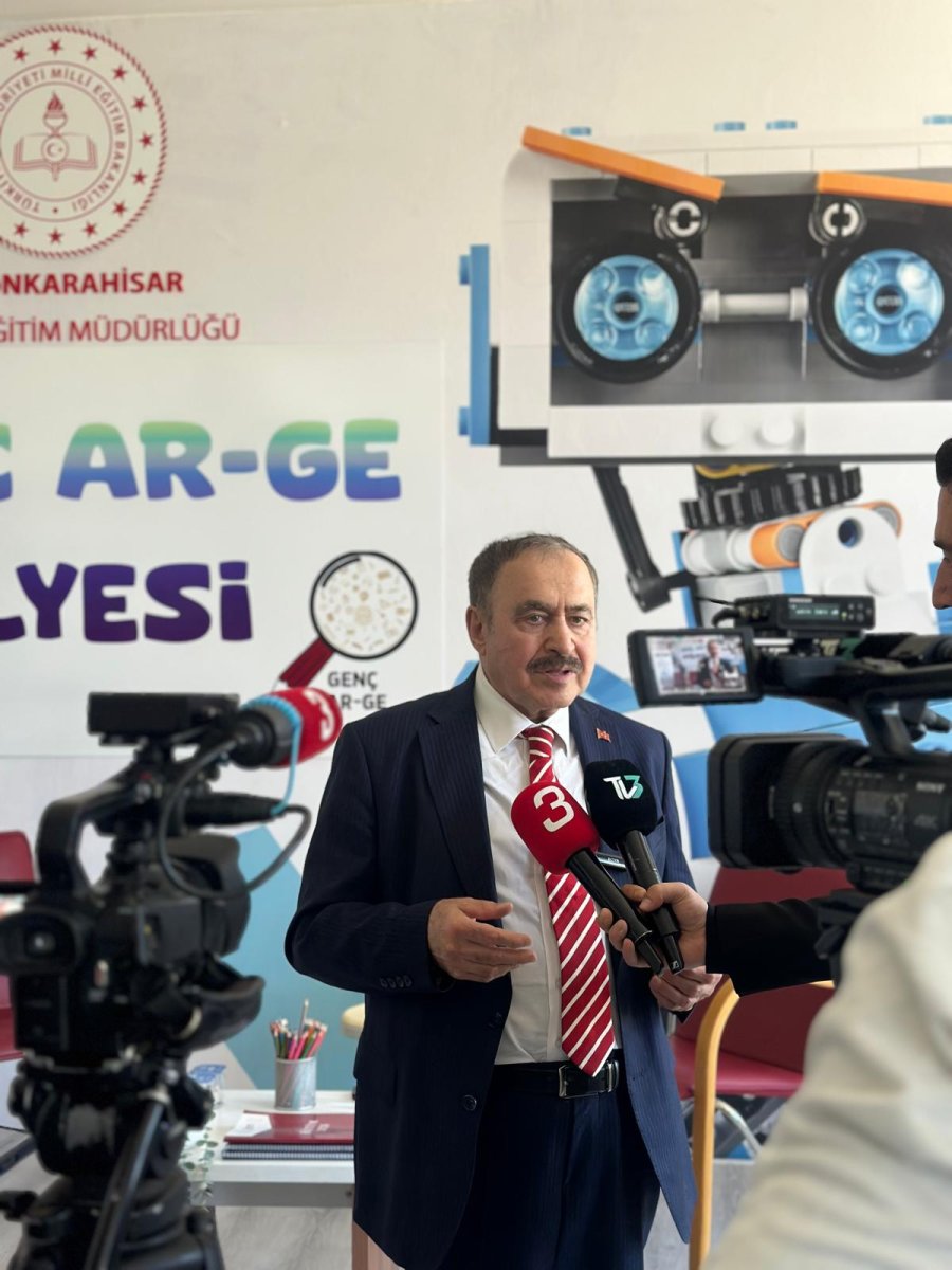 Eski Bakan Eroğlu ve Müdür Sünnetci Genç Ar-Ge projesinde buluştu