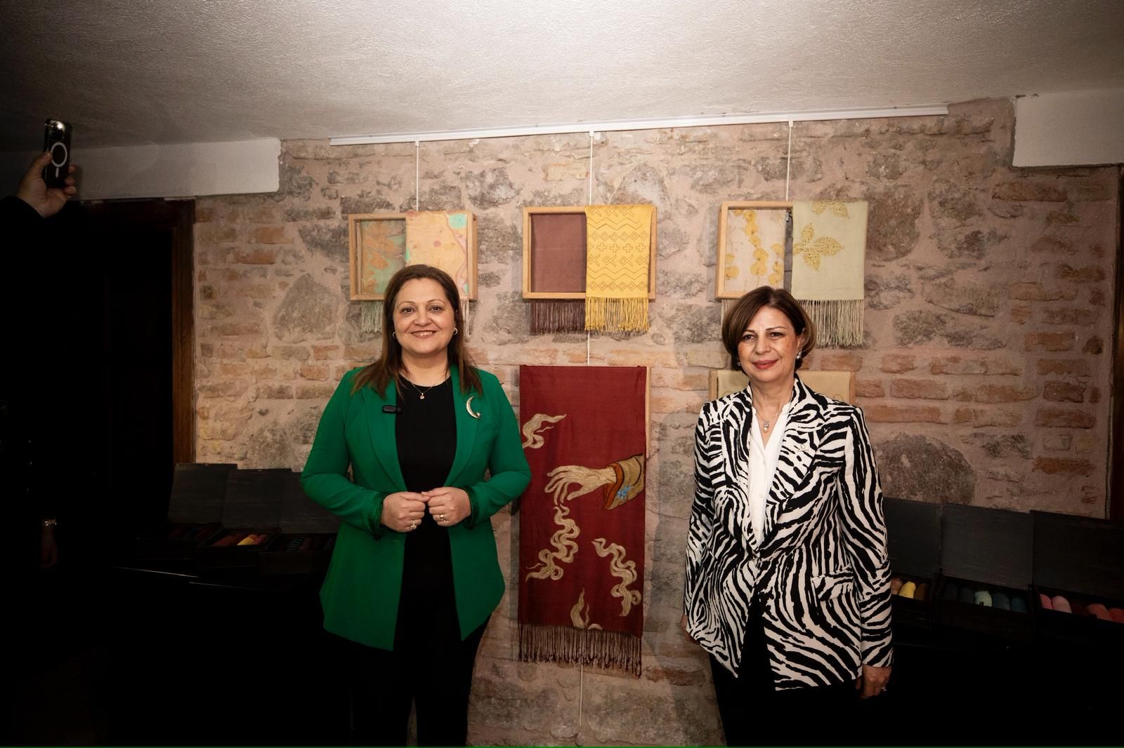 “Efsanelerle İpek” Sergisi Afyonkarahisar’da Açıldı