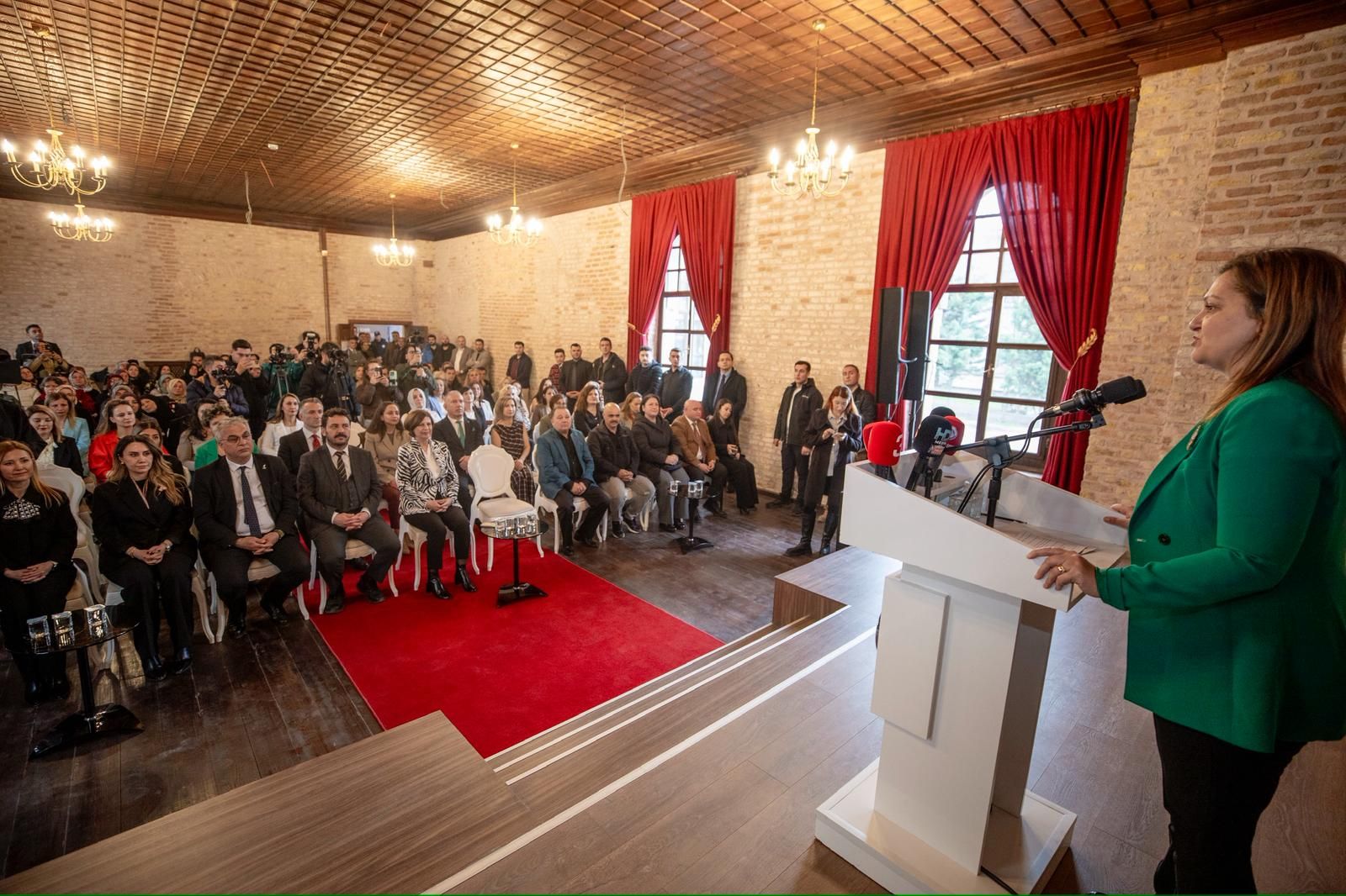 “Efsanelerle İpek” Sergisi Afyonkarahisar’da Açıldı