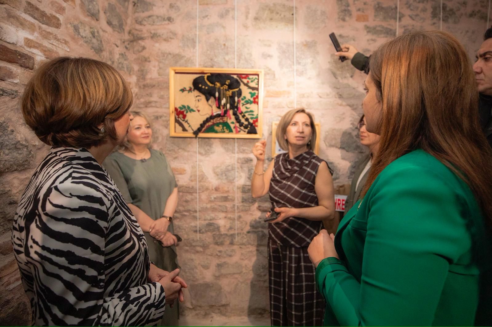 “Efsanelerle İpek” Sergisi Afyonkarahisar’da Açıldı