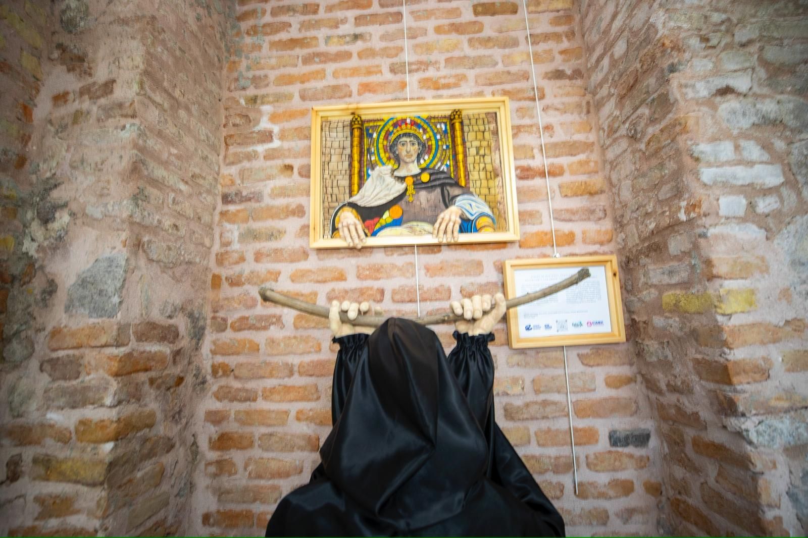 “Efsanelerle İpek” Sergisi Afyonkarahisar’da Açıldı