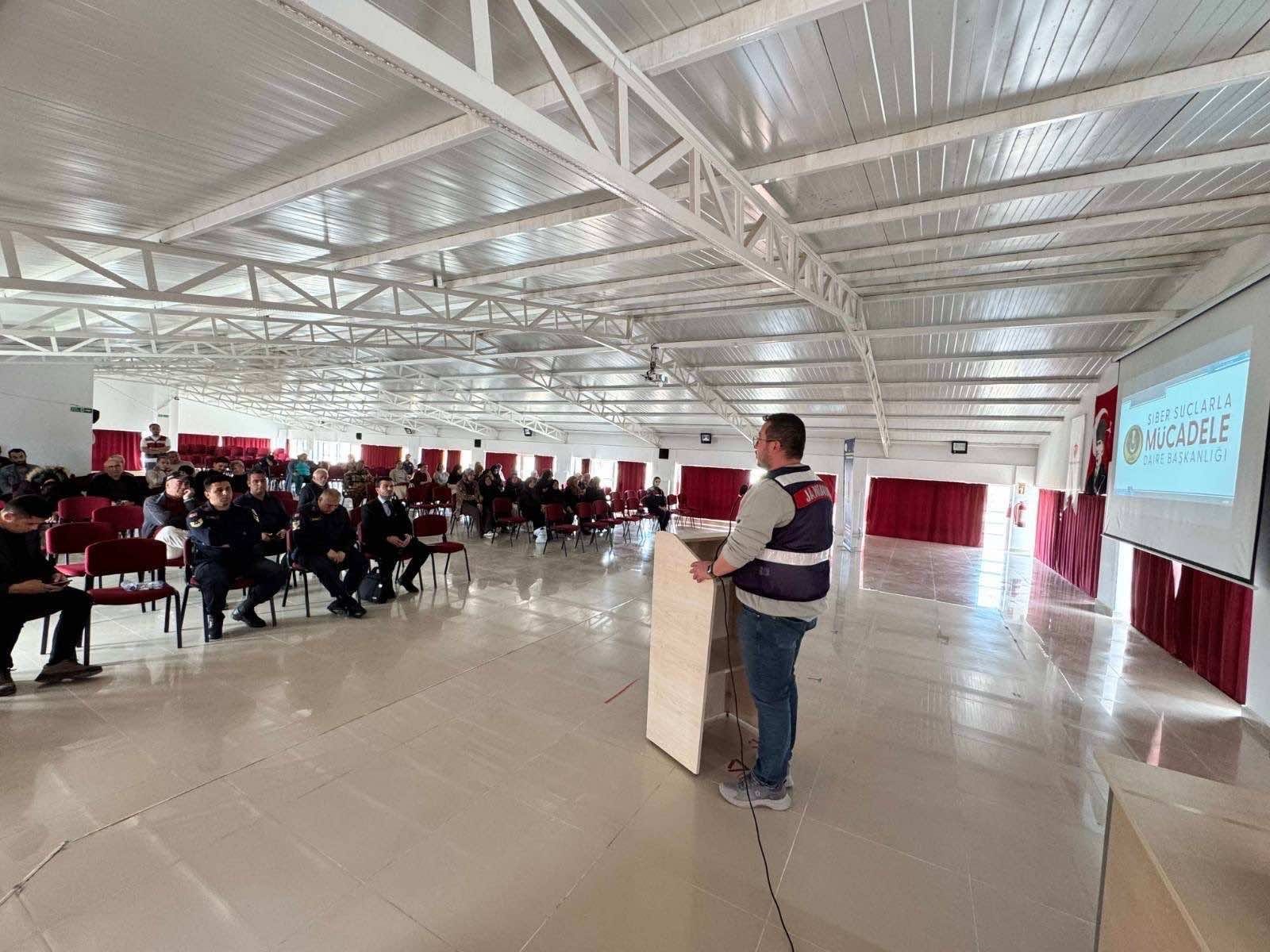 Afyonkarahisar Jandarmasından Evciler’de Çifte Eğitim