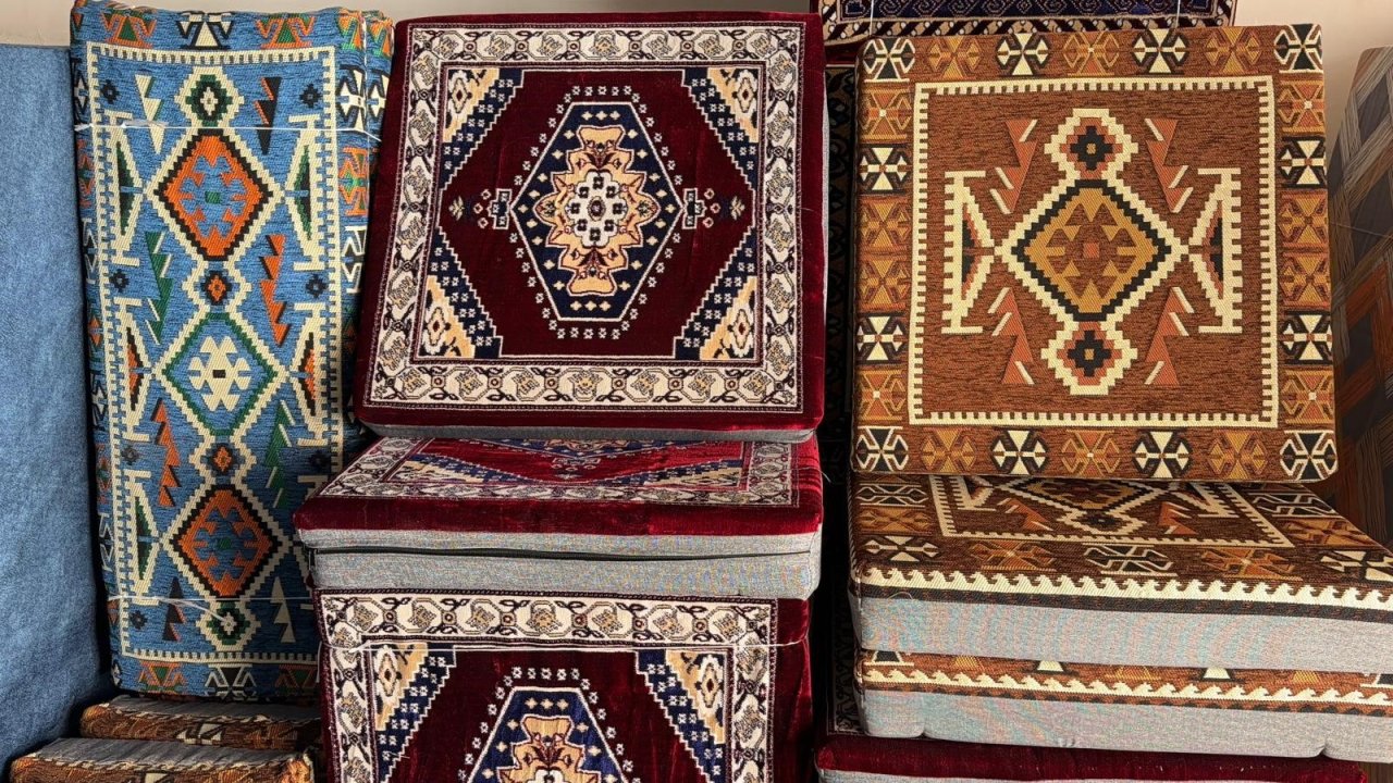 Hasır Yastıklar Zamana Yenik Düştü