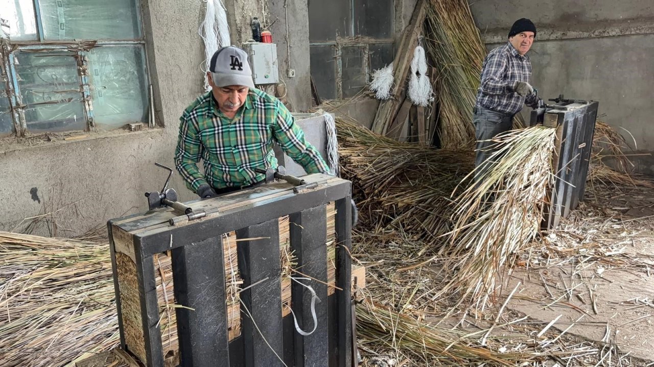 Hasır Yastıklar Zamana Yenik Düştü
