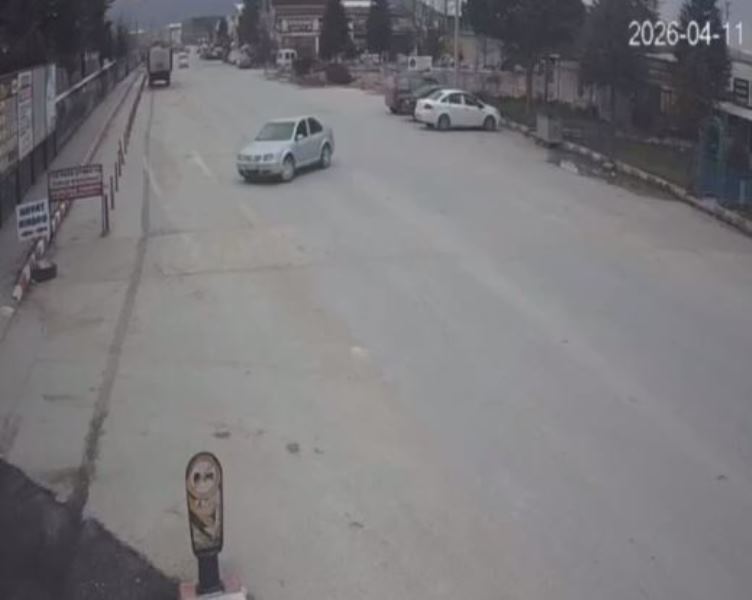 Hem Lastiğini Hem de Cüzdanını Yaktı!