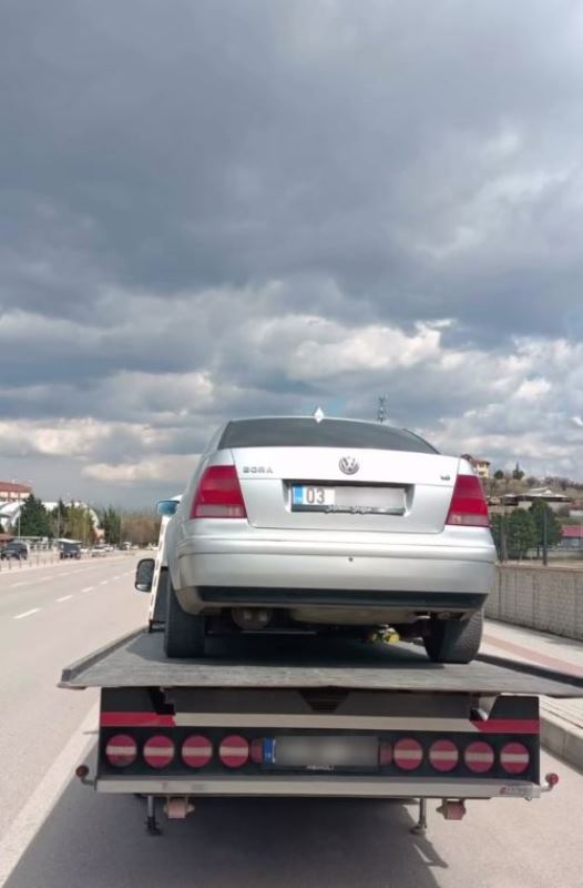 Hem Lastiğini Hem de Cüzdanını Yaktı!