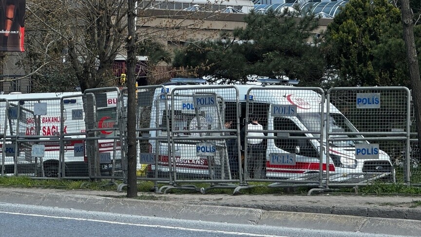 Beşiktaş’ta Polis Noktasına Silahlı Saldırı: 2 Polis Yaralı, 10 Şüpheli Gözaltında