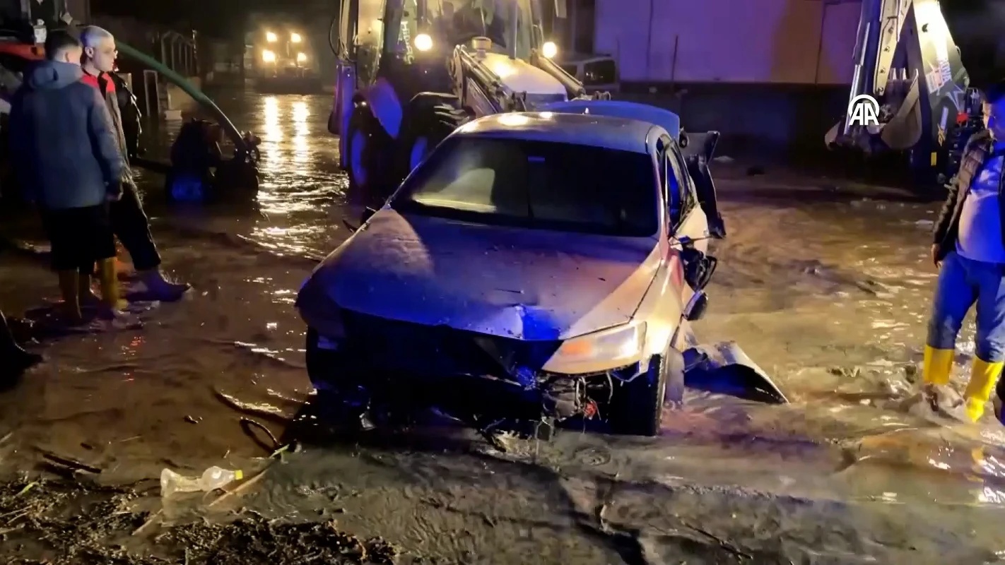 Kadirli’de Sel Felaketi: 2 Kişi Hayatını Kaybetti, Yüzlerce Yapı Hasar Gördü!