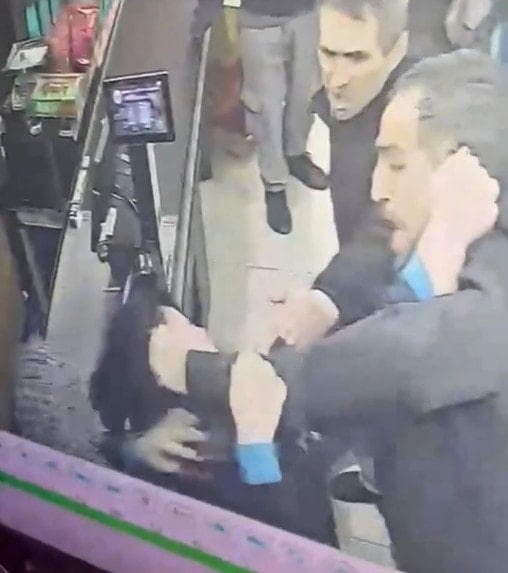 Pendik’te Market Dehşeti: Kasiyerin Kafasını Kasaya Vurdu!