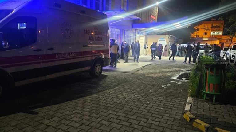 Evinin Önünde Dehşet! 20 Yaşındaki Genç Boğazından Bıçaklanarak Öldü