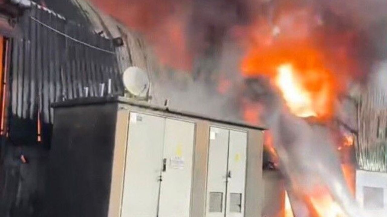 Adana’da Geri Dönüşüm Fabrikasında Korkutan Yangın!