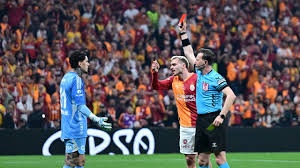 Galatasaray Derbide Fenerbahçe’yi Farklı Geçti: Eski Hakemler Yorumladı